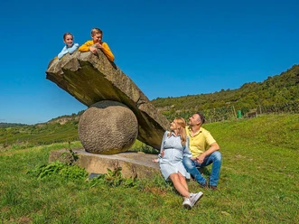 Skulptur Knie im Gelenk Nittel