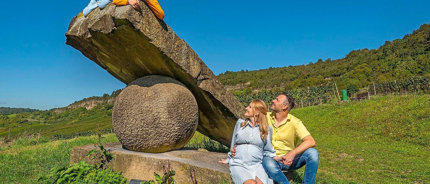 Skulptur Knie im Gelenk Nittel