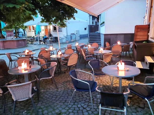 Sommerabend. Kerzenlicht. Genuss.
