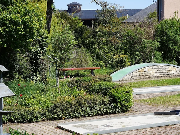 Minigolfplatz mit Gradierbau