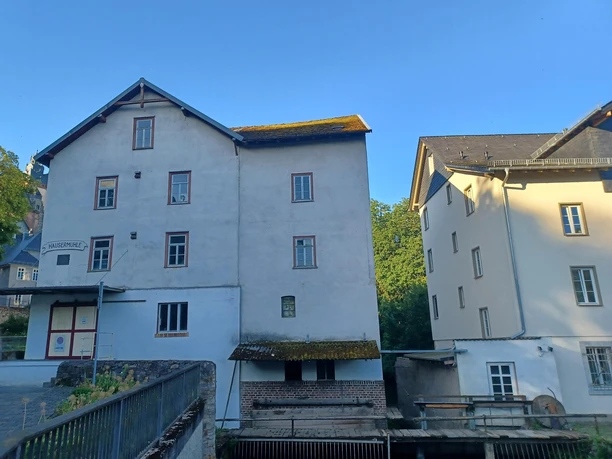 Hausermühle mit Blick auf das Nebengebäude