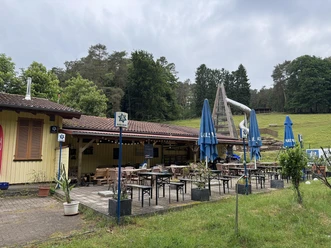 Gaststätte mit Terrasse