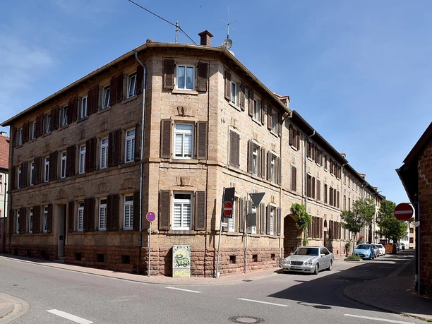 Arbeiterwohnhaus von vorne Arbeiterwohnhaus von vorne