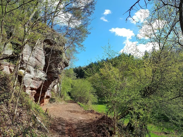 Hasterfelsen mit Rotztal