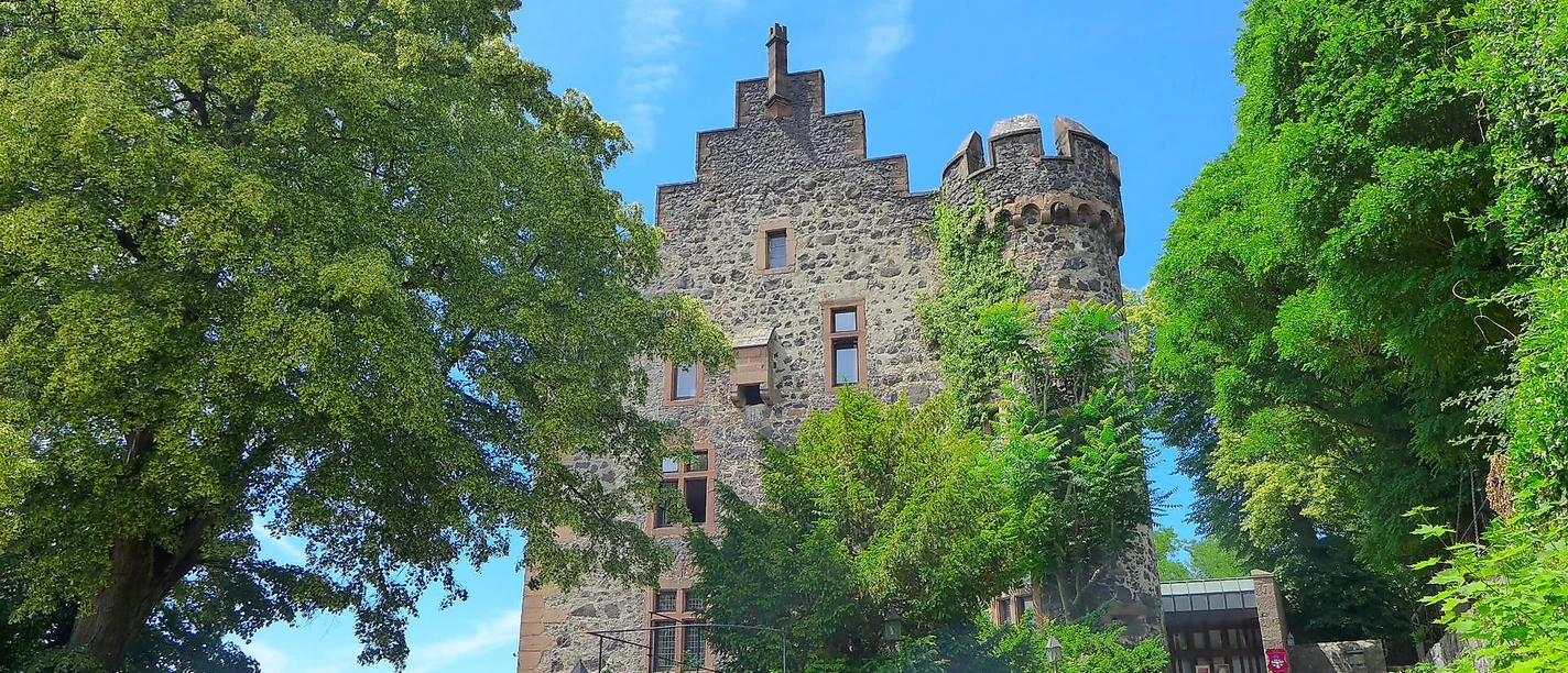 Eingang zum Burghotel Staufenberg