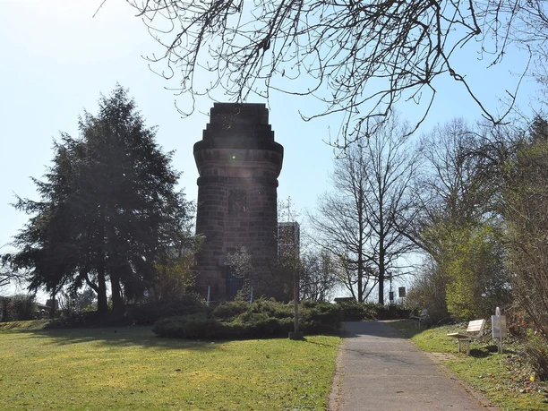 Bismarckturm und Garten in Marburg