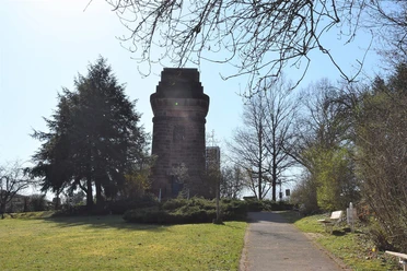 Bismarckturm und Garten in Marburg