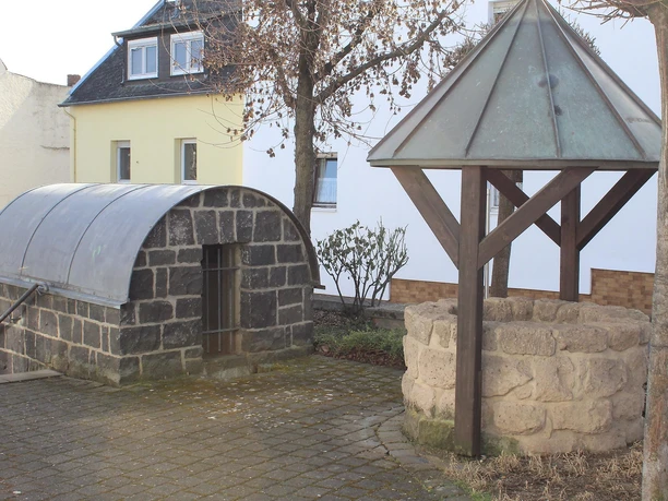 Römerbrunnen und Römerkeller