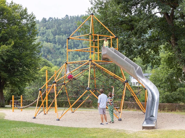 Spielplatz Einruhr Kletterpyramide