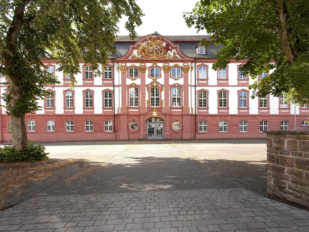 Prüm ehemalige Abtei, Seitenportal