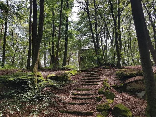 Stufen hoch zur Kapelle