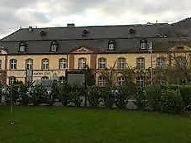 Hinten