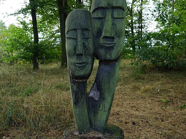 Skulptur zwei Gesichter im Landschaftspark