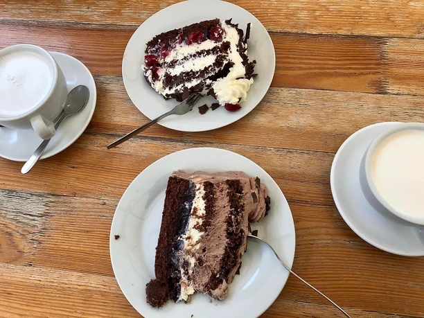 Kaffee und Kuchen aus dem Bauernhofcafé