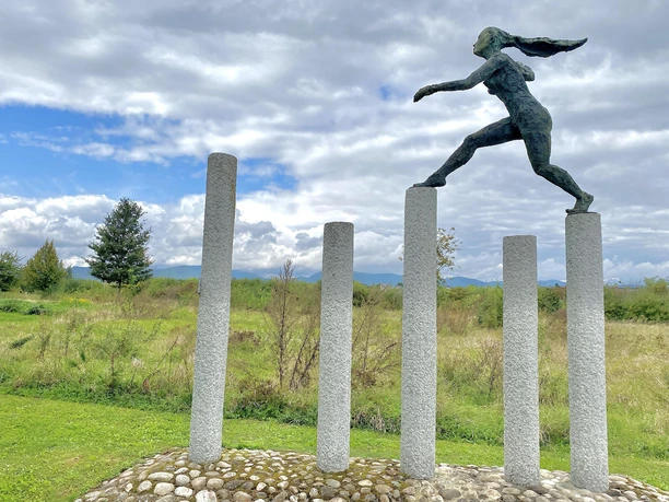 Skulptur „Dynamik mit Sprinterin“ Bornheim