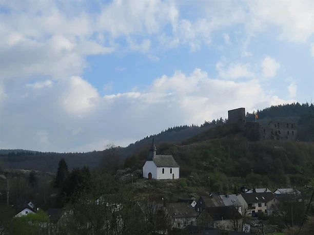 Burgruine Virneburg mit Kapelle