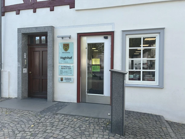 Stadtbücherei Eingangstür Stadtbücherei Eingangstür