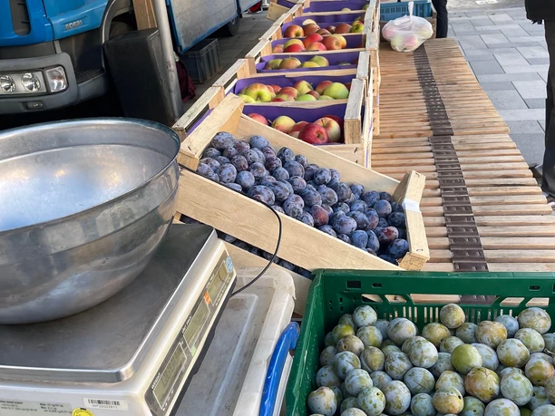 Vielseitiges Obst- und Gemüseangebot Vielseitiges Obst- und Gemüseangebot