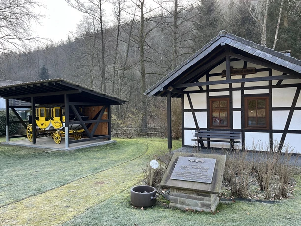 Dörpes Backes und ehemalige Postkutsche