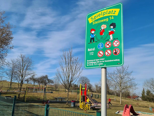 Spielplatz Schild_Spielplatz_Alpenrod