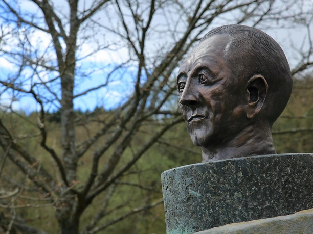 Charakterkopf eines Avantgardisten aus Bronze