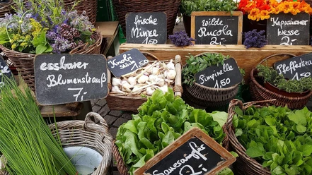 Marktstand mit Gemüse