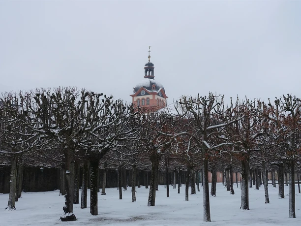 Schlossgarten mit Kirche