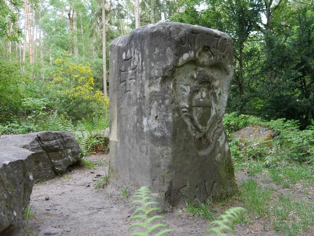 Maria-Theresien-Stein mit Wappen Vianden