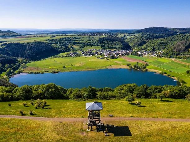 Meerfelder Maar mit Landesblick