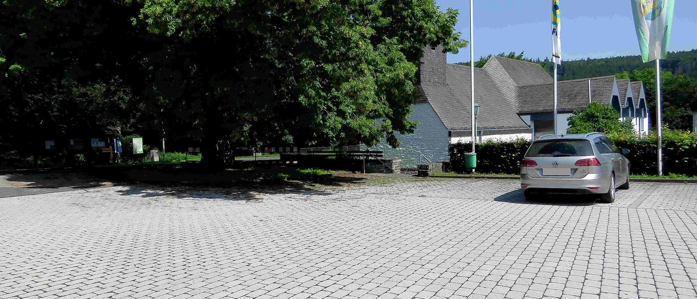 Wanderparkplatz Kirche Dedenborn