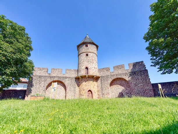 Alte Stadtmauer mit Hexenturm Kirchhain