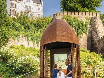Ritterhelm bei Burg Rode