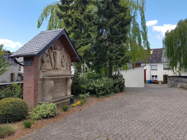 Vor der Pfarrkirche Vor der Pfarrkirche