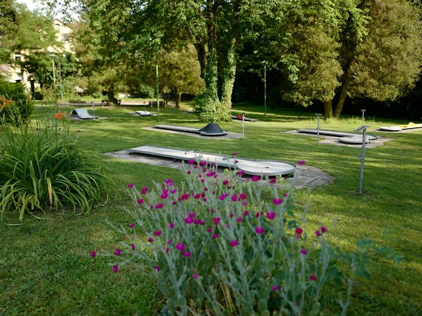Burrggarten Rabena mit Minigolfanlage