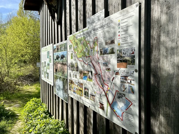 Infotafeln an der Vogelbeobachtungsstation