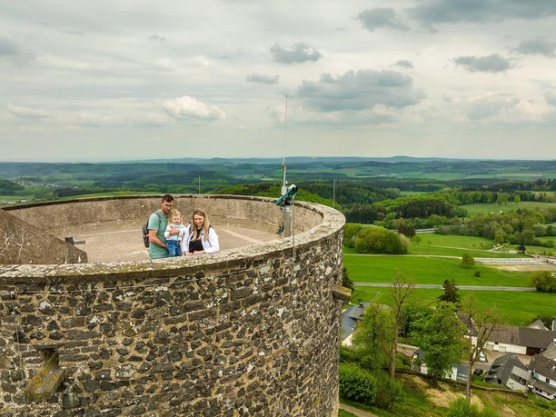 Aussichtsturm der Burgruine Nürburg Aussichtsturm der Burgruine Nürburg