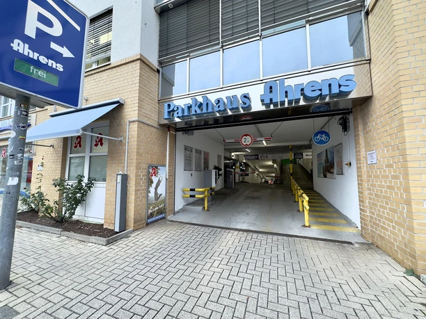 Parkhaus Ahrens - Einfahrt