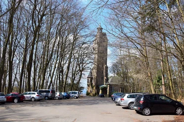 Parkplatz vor dem Spiegelslustturm