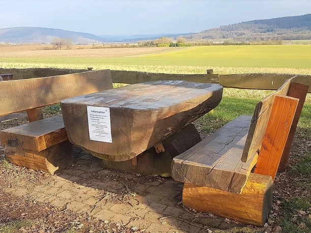 Sitzgruppe ab der Dicken Eiche