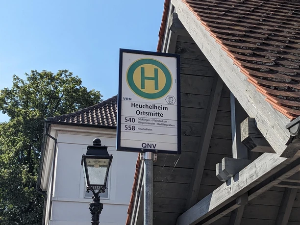 Bushaltestelle Heuchelheim, Ortsmitte Bushaltestelle Heuchelheim, Ortsmitte