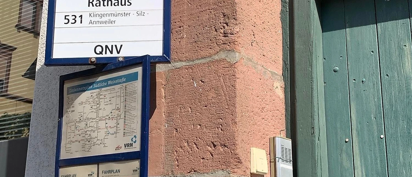 Bushaltestelle Ilbesheim Rathaus