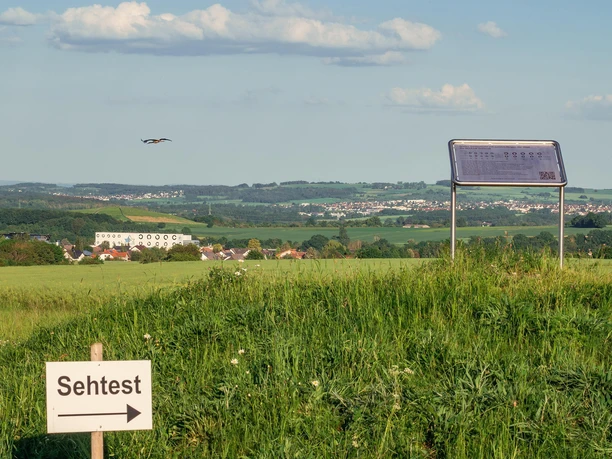 Blick vom Sehtest zum Firmensitz