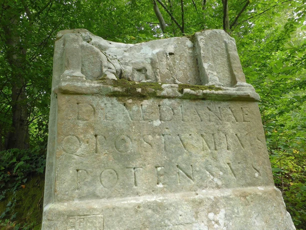 Weiheinschrift an die römische Jagdgöttin