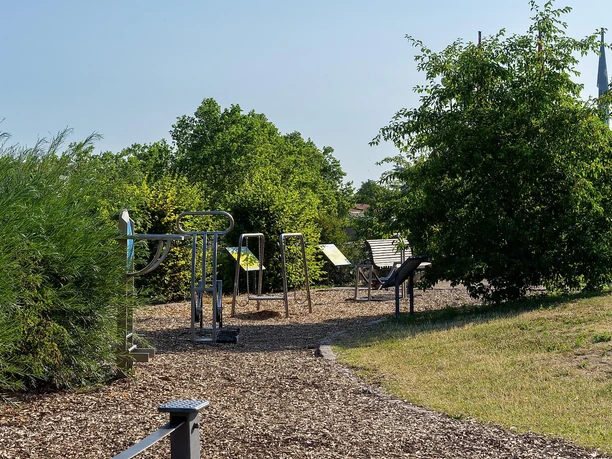 Blick zu den Sportgeräten