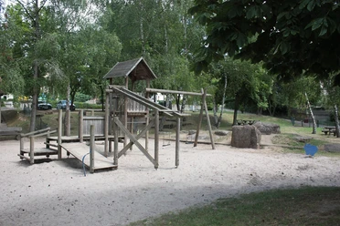 Hier gibt es ein Kletterhaus...
