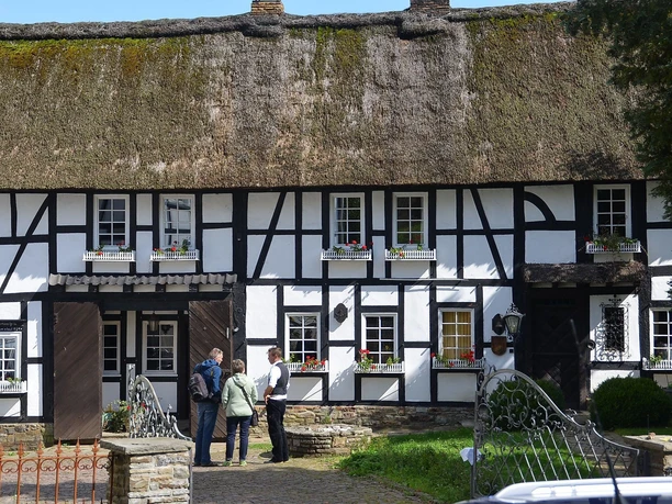 Fachwerkhof mit Reetdach