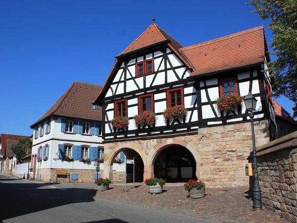 Das historische Rathaus in Heuchelheim