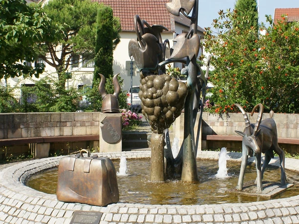 Geschichts- u. Brauchtumsbrunnen 2