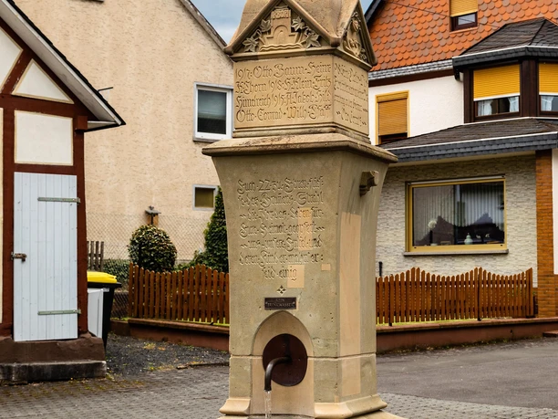 Brunnen und Kriegerdenkmal Arborn