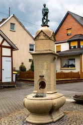 Brunnen und Kriegerdenkmal Arborn